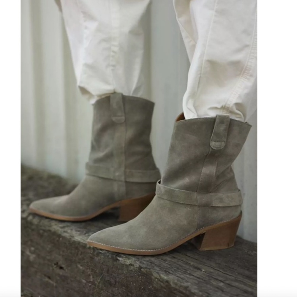 NEW - FREE PEOPLE Brisbane Ankle Boots Booties Shoes - Urban Outfitters REVOLVE